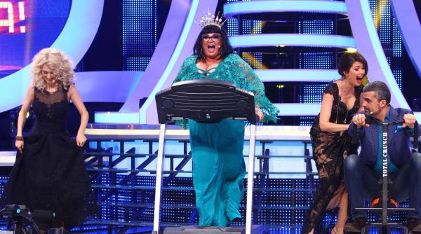 juratii si prezentatorii devin corp de balet pentru sore la te cunosc de undeva