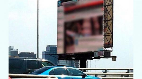 mexic un ecran publicitar a difuzat imagini porno dupa ce a fost tinta unor hackerki