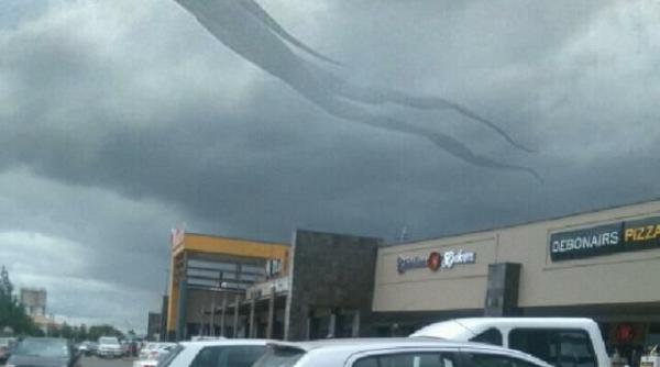 panica intr un oras din zambia dupa ce pe cer a aparut o silueta monstruoasa a unui om