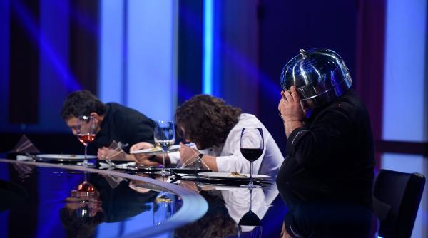 chefii gusta pentru prima oara muschi de cangur la chefi la cutite