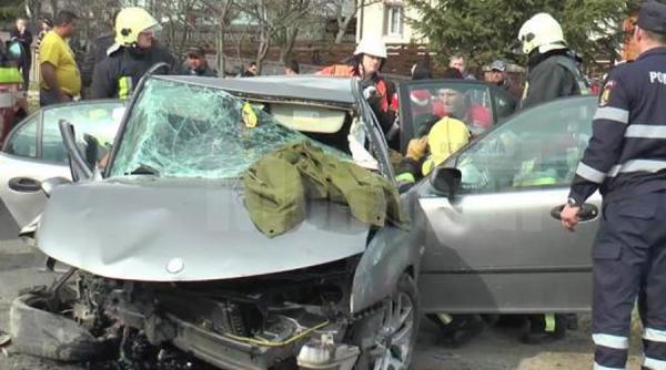 la un pas sa isi omoare fratii dupa ce un sofer s a zdrobit cu masina de un cap de pod