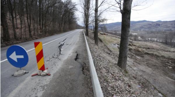 buzau trafic rutier restrictionat pe dn 10 din cauza unei alunecari de teren