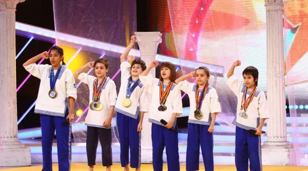 copiii fac o demonstratie de arte martiale din antichitate la next star