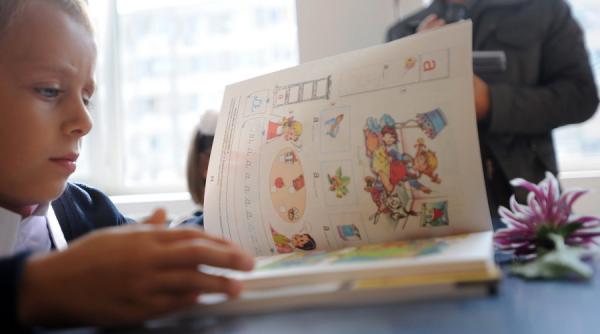 se prefigureaza noi schimbari in invatamant si incepe revizuirea manualelor