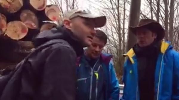 video activistii agent green opresc camioanele care transporta busteni la vidraru