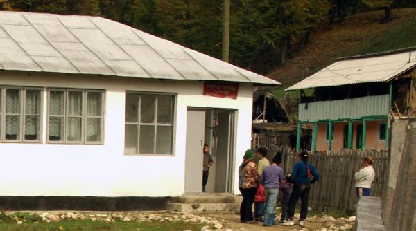 mures un copil a cazut intr un canal din curtea scolii din tigmandru