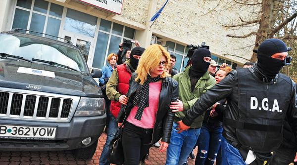 trafic cu sange la craiova doi asistenti medicali audiati