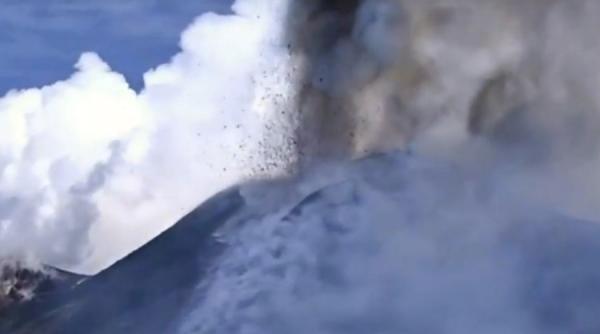 turisti raniti si o echipa de jurnalisti bbc fortati sa fuga dupa eruptia vulcanului etna