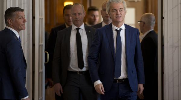 romanii scarbiti de dreptul la vot vindecati de olandezi