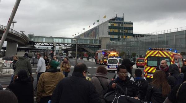 alerta pe aeroportul paris orly un terminal a fost evacuat