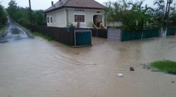 valcea un parau din sirineasa pune in pericol mai multe case