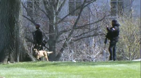 nou incident la casa alba un al doilea barbat a fost arestat dupa ce a amenintat ca are o bomba