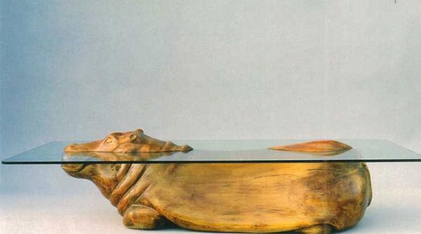 galerie foto un designer a creat masute care lasa impresia unor animale pe jumatate scufundate in apa