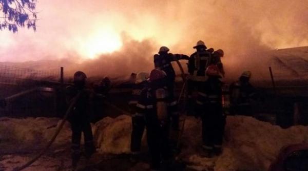 un baiat de 13 ani din rusia care si a salvat familia dintr un incendiu medaliat pentru curaj