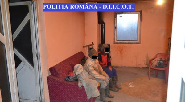 video mures 5 indivizi retinuti pentru trafic de minori exploatare si scalvie