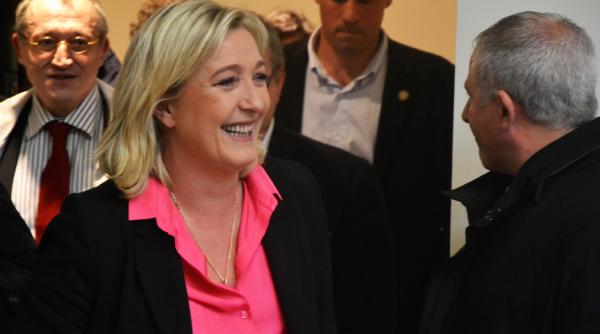 marine le pen se duce in vizita la moscova