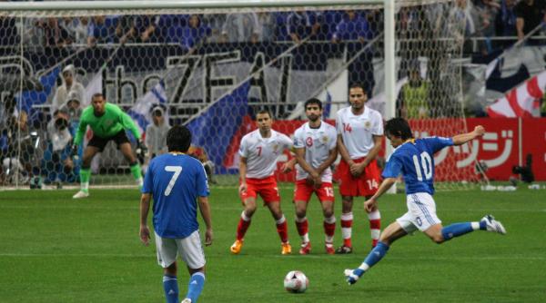 un suporter a incercat sa intre cu materiale pirotehnice pe cluj arena inainte meciului romania danemarca