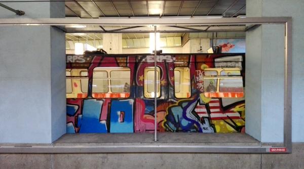 se circula cu dificultate intre statiile de metrou 1 mai si parc bazilescu