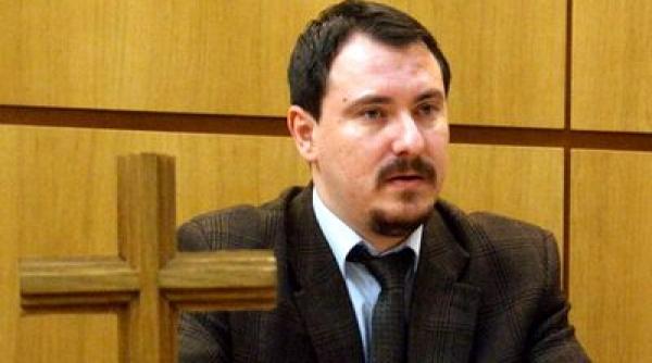 cine taie coada lui coada