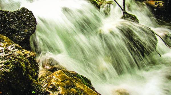 unic pe plaiuri mioritice locul unde poti admira cinci cascade