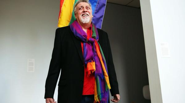 creatorul steagului lgbt a murit