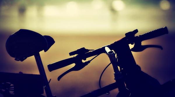 un biciclist din bucuresti a murit dupa ce i a explodat o roata