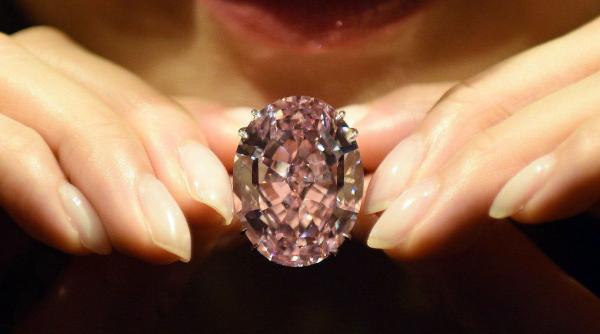cel mai mare diamant s a vandut cu fabuloasa suma de 71 2 de milioane de dolari