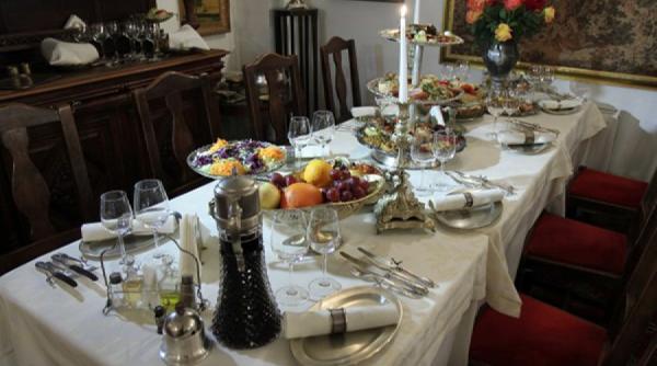 mise en place arta aranjarii unei mese