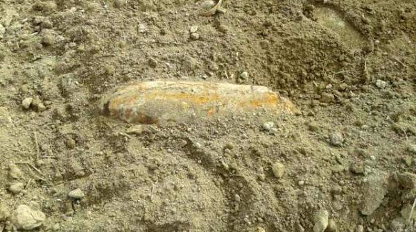 o bomba de 50 de kg descoperita pe un camp din judetul brasov