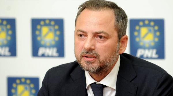 klaus iohannis isi ia mana de pe liberali si nu prea