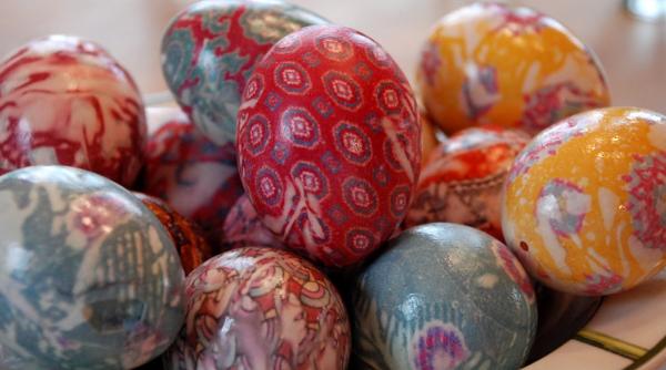 mod inedit de a vopsi ouale de paste