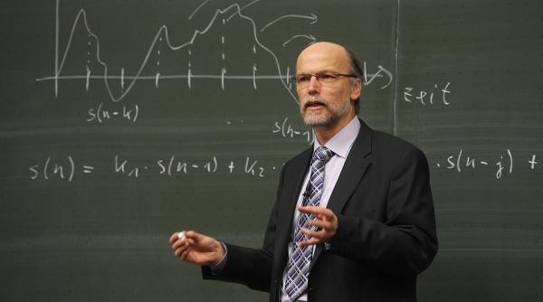 liceenii din iasi fac meditatii gratuite la matematica la facultatea de constructii de masini