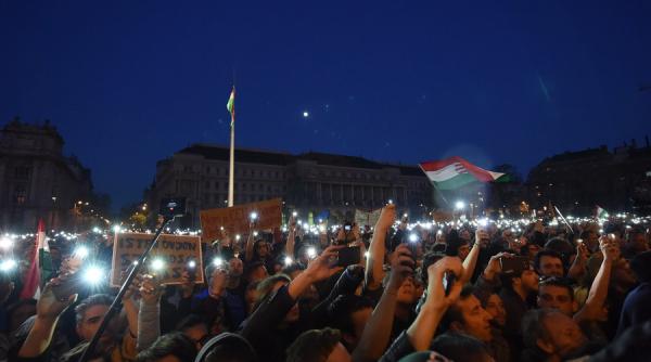 ungaria mii de manifestanti au manifestat la budapesta in sprijinul ceu