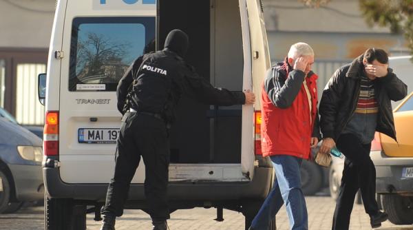 vaslui sase persoane intre care un politist de frontiera retinute pentru contrabanda cu tigari