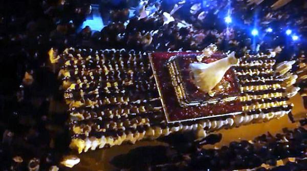 video spania zeci de oameni s au calcat in picioare la o procesiune dupa ce lumea s a speriat ca urmeaza un atac terorist