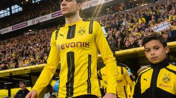 marc bartra a fost operat dupa ce a fost ranit in exploziile care au afectat autocarul lui dortmund