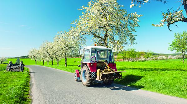 un tractor seamana furtuna intre inalta curte si curtea constitutionala