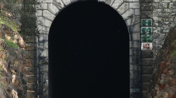 un tren cu peste o mie de pasageri a ramas blocat in tunel trei ore