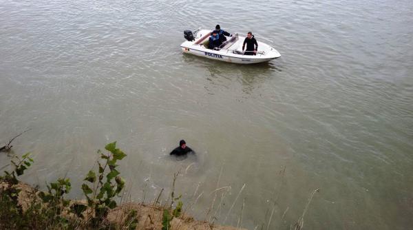 tulcea barbat cautat de pompieri in dunare
