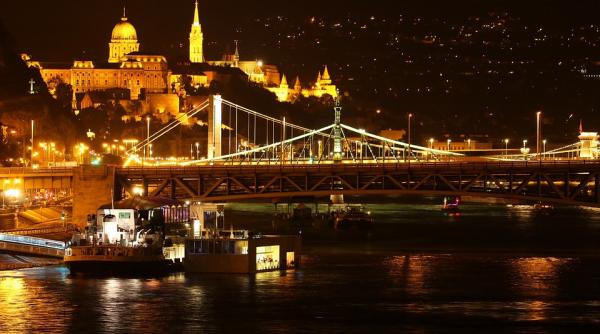 mars comemorativ pentru victimele holocaustului la budapesta