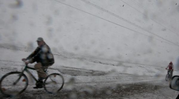 avertizare meteo se intoarce iarna in forta cu viscol si ger