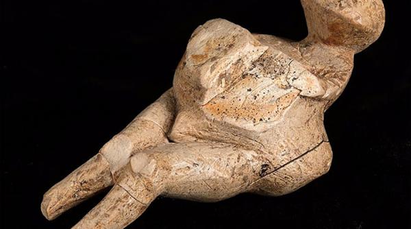 o statueta veche de 23 000 de ani descoperita in rusia