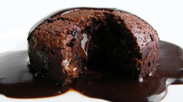 reteta zilei vulcan de ciocolata lava cake