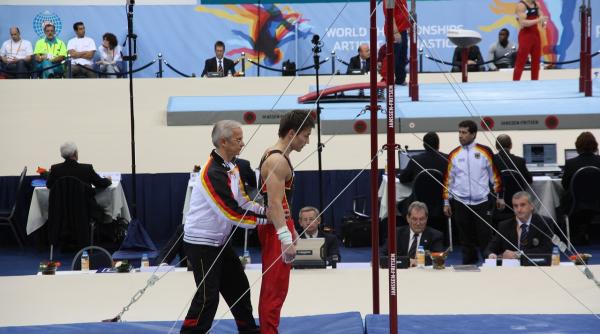 alerta la cluj laurentiu nistor accidentat la spate a fost scos cu targa din sala de concurs