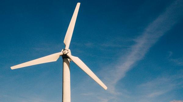 energia eoliana asigura aproape o treime din productia nationala de electricitate