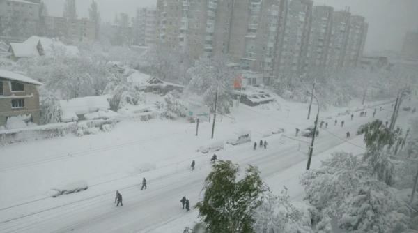 galerie foto la chisinau este dezastru tot orasul este acoperit cu un strat gros de zapada