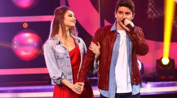 alex vasilache canta si vorbeste fluent in limba greaca