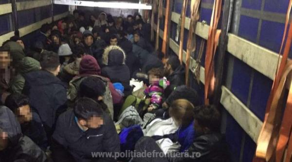 cel mai mare grup de imigranti ilegali descoperit intr un tir la vama nadlac