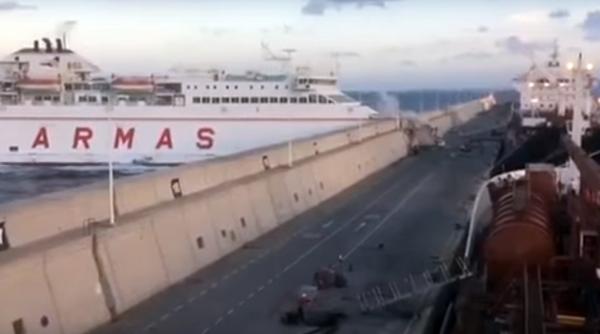 video 13 raniti dupa ce unferibot s a ciocnit de un dig in insulele canare