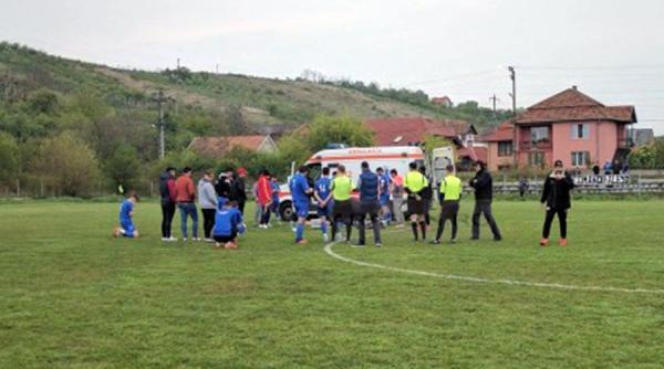 momente dramatice in timpul unui meci din liga a iv a un jucator s a prabusit fara suflare
